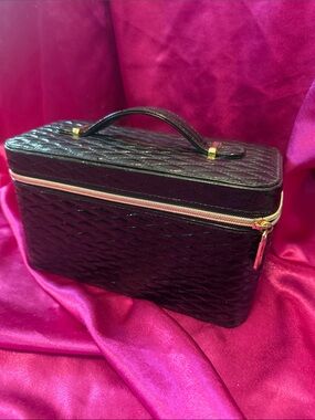 Elizabeth Arden Black Quilted Vanity Case with Gold Hardware. Like new